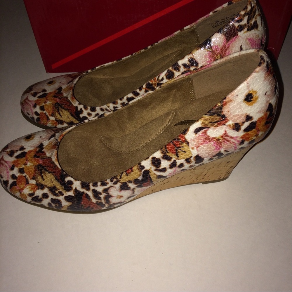 AEROSOLES Plum Tree Brown Combo Wedges NIB